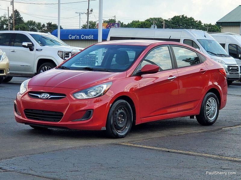 2013 Hyundai Accent GLSImage 5
