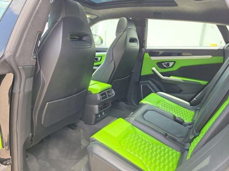 2020 Lamborghini Urus photo 11