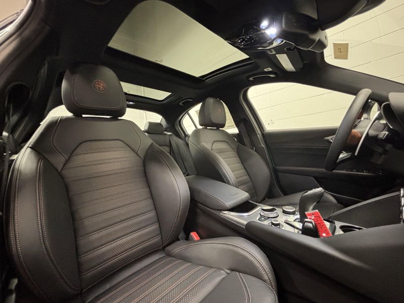 New 2025 Alfa Romeo Giulia Intensa AwdImage 12