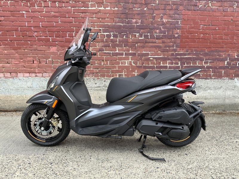 New 2027 PIAGGIO BV 400 25TH ANNIVERSARY 