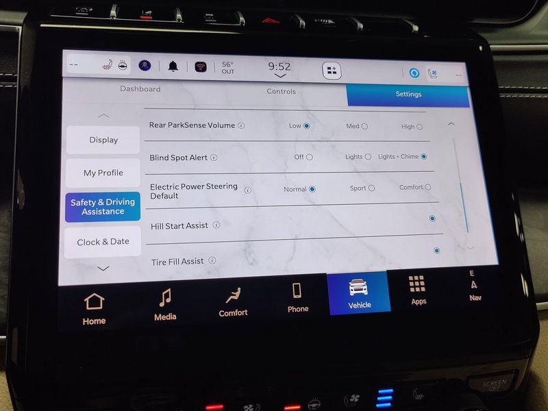 2024 Jeep Grand Cherokee Limited 4x4 w/Sunroof/Lux techImage 11