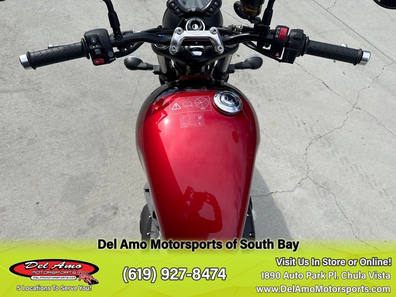 2024 Triumph SPEED TWIN 900  in a CARNIVAL RED/PHANTOM BLACK exterior color. Del Amo Motorsports of South Bay (619) 547-1937 delamomotorsports.com 