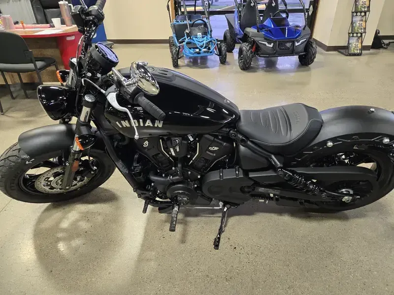 New 2025 Indian Motorcycle SCOUT SIXTY BOBBER LIMITED BLACK METALLIC Image 3