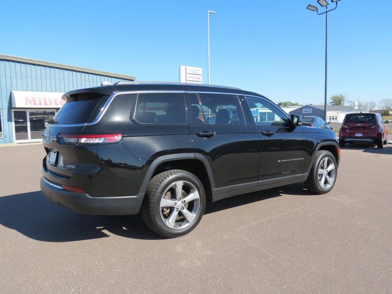 Used 2021 Jeep Grand Cherokee L Limited 4x4 4dr SUVImage 2