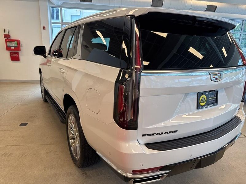 2022 Cadillac Escalade Premium Luxury