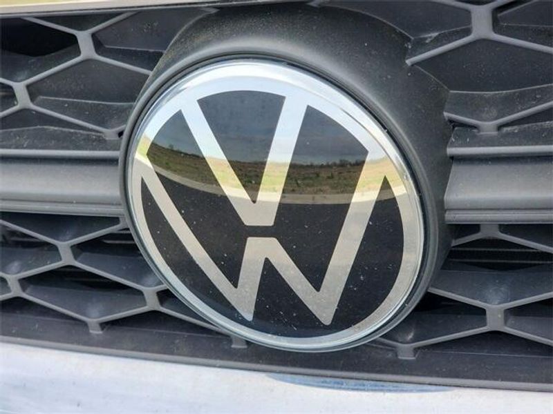 2022 Volkswagen Taos 1.5T SEImage 32