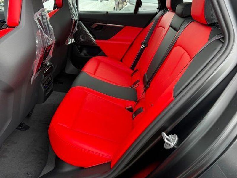 New 2026 BMW M5 BaseImage 27