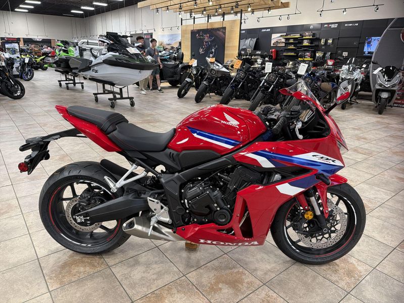 New 2026 Honda CBR650R E-CLUTCH Image 18