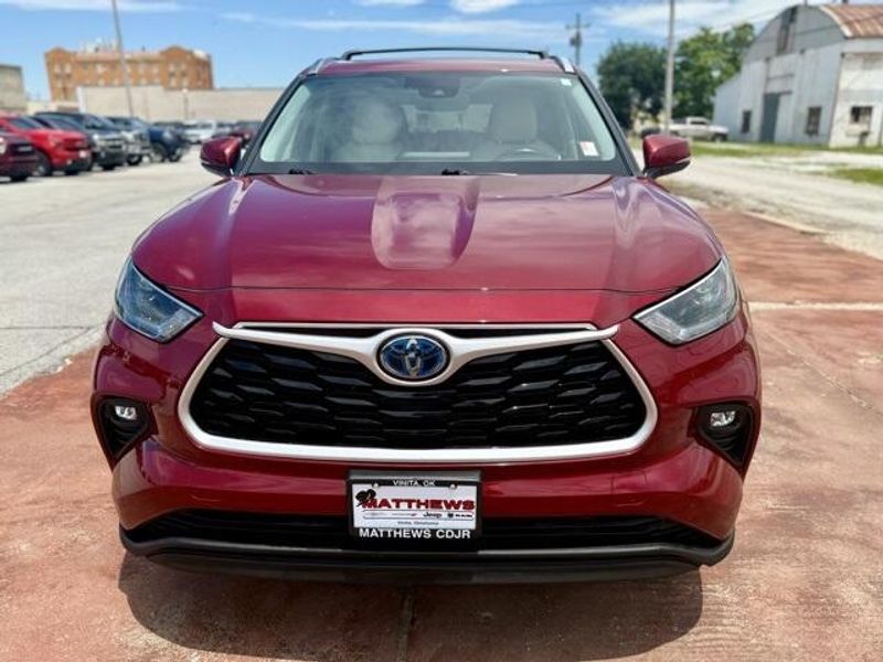 2021 Toyota Highlander XLEImage 2