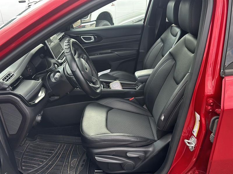 2025 Jeep Compass Latitude photo 9