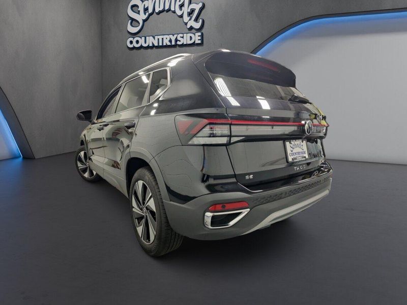 Used 2025 Volkswagen Taos SE AWD w/SunroofImage 11