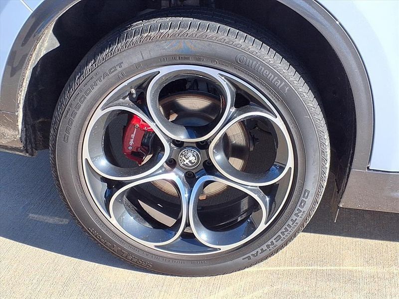 Used 2024 Alfa Romeo Stelvio TiImage 6