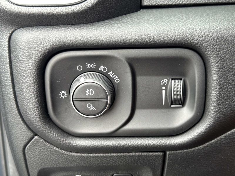 New 2026 RAM 1500 Big Horn Crew Cab 4x2 5'7' Box