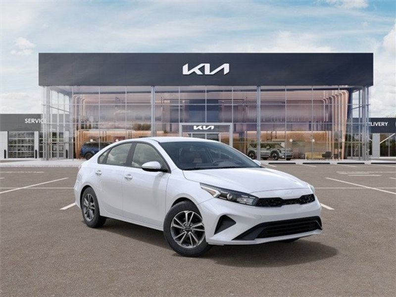 2024 Kia Forte LXSImage 8