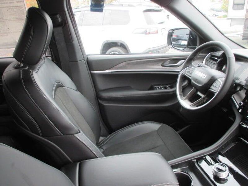 New 2026 Jeep Grand Cherokee Laredo Altitude 4x4Image 25