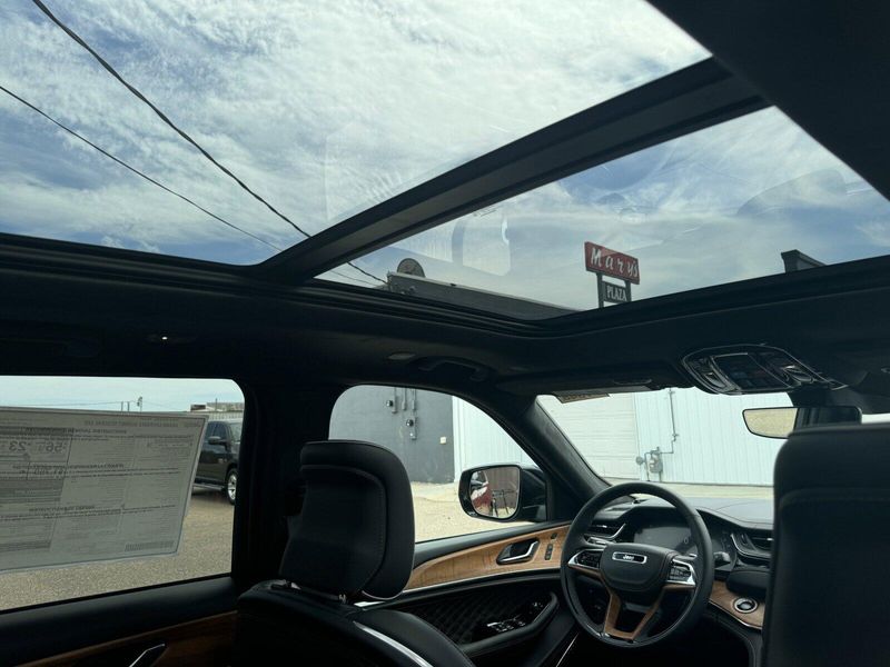 2024 Jeep Grand Cherokee 4xe Summit ReserveImage 19
