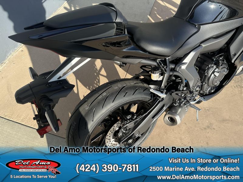 2025 Yamaha YZF-R7 Image 5