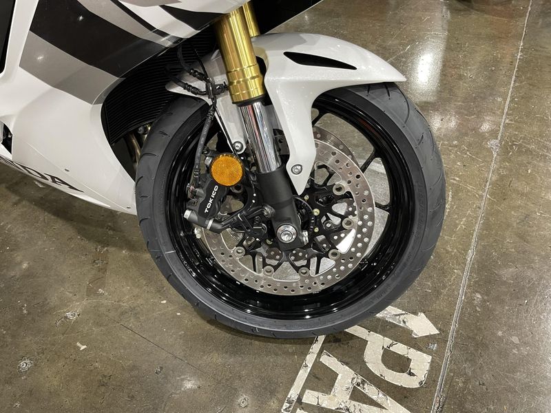2025 Honda CBR1000RR Image 12