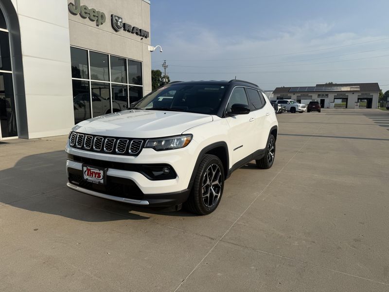 Used 2025 Jeep Compass LimitedImage 32
