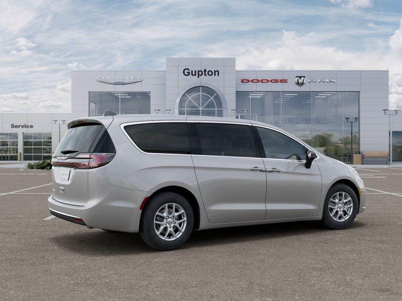 New 2026 Chrysler Pacifica SelectImage 38