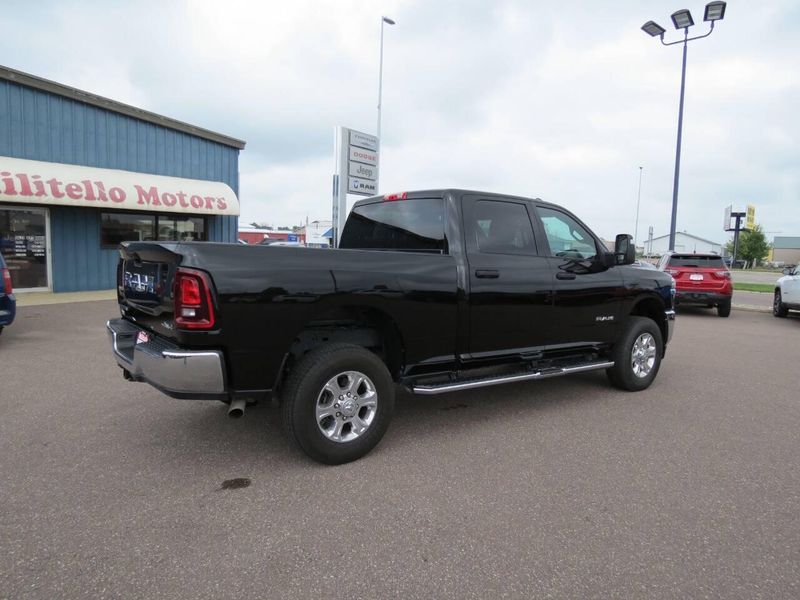 Used 2026 RAM 2500 Big Horn 4x4 4dr Crew Cab 6.3 ft. SB PickupImage 4