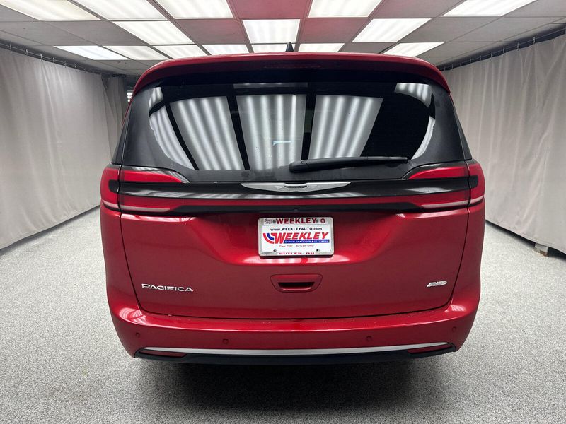 2025 Chrysler Pacifica Select AwdImage 3