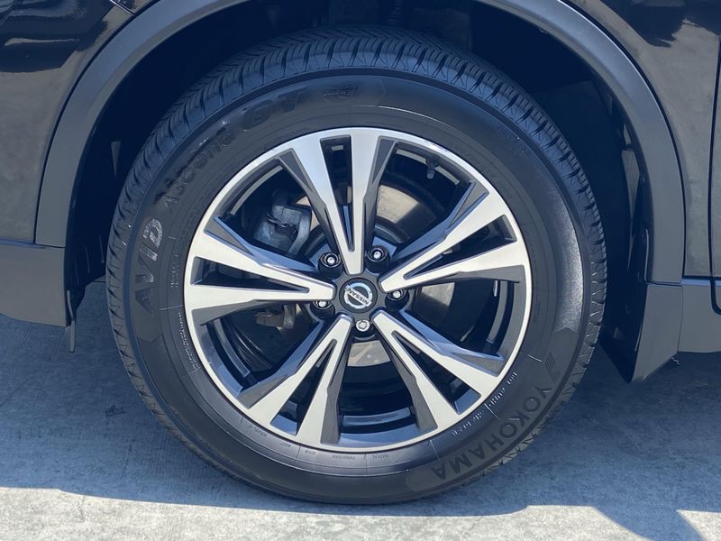 2019 Nissan Rogue SVImage 8