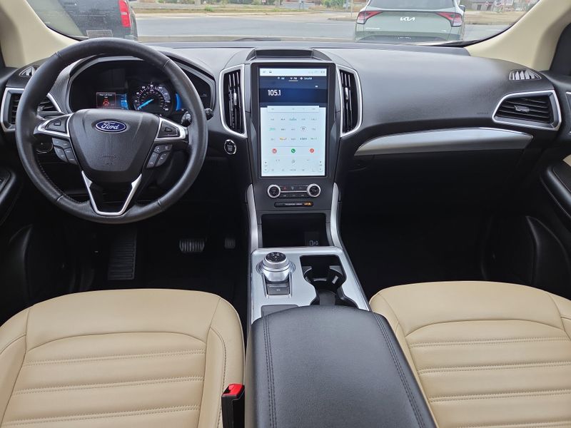 2022 Ford Edge SEL photo 22