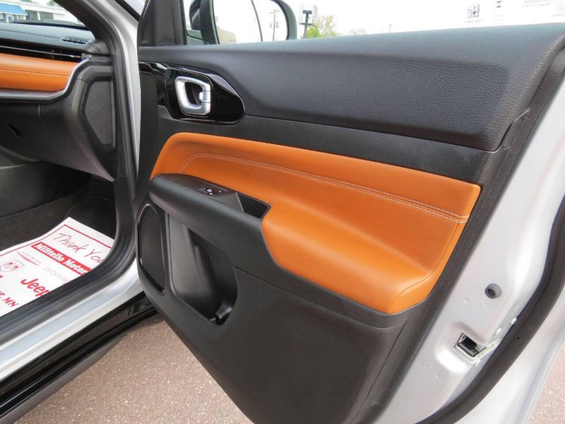 Used 2024 Jeep Compass Limited 4x4 4dr SUVImage 19