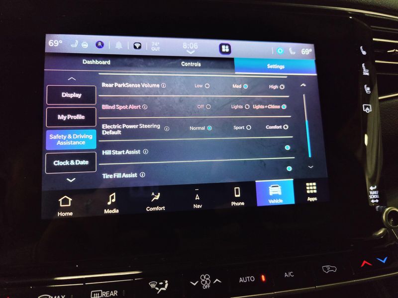 2023 Jeep Wagoneer 5.7L V6 4X4 w/Sunroof & NavImage 24