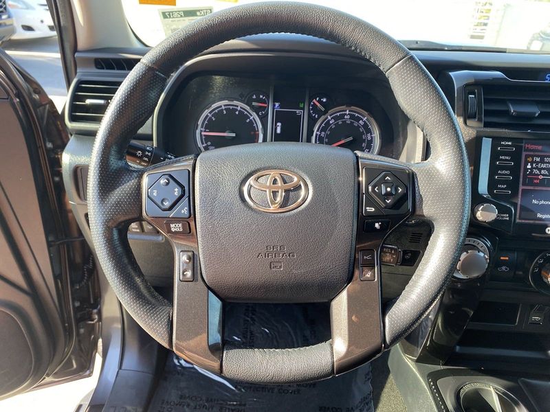 2023 Toyota 4Runner TRD Off-Road PremiumImage 25