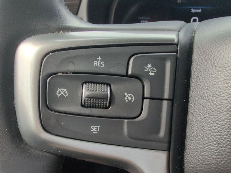 2023 Chevrolet Suburban LTImage 22