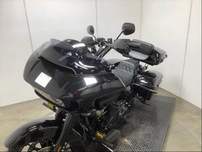 2019 Harley-Davidson Road Glide in a Black exterior color. BMW Motorcycles of Temecula – Southern California (951) 506-6903 bmwmotorcyclesoftemecula.com 