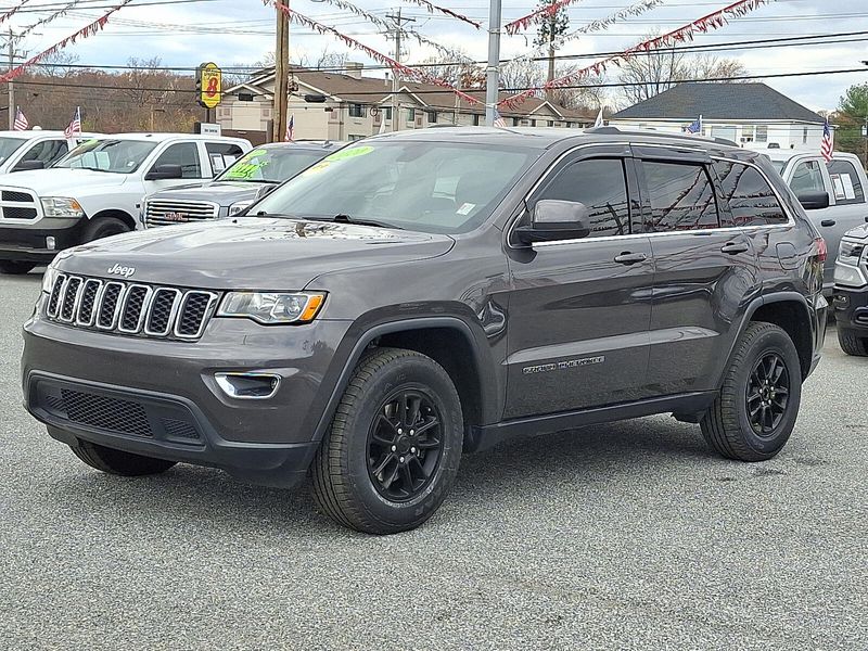 2020 Jeep Grand Cherokee Laredo E photo 3