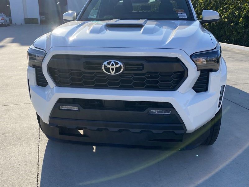 2024 Toyota Tacoma TRD SportImage 8