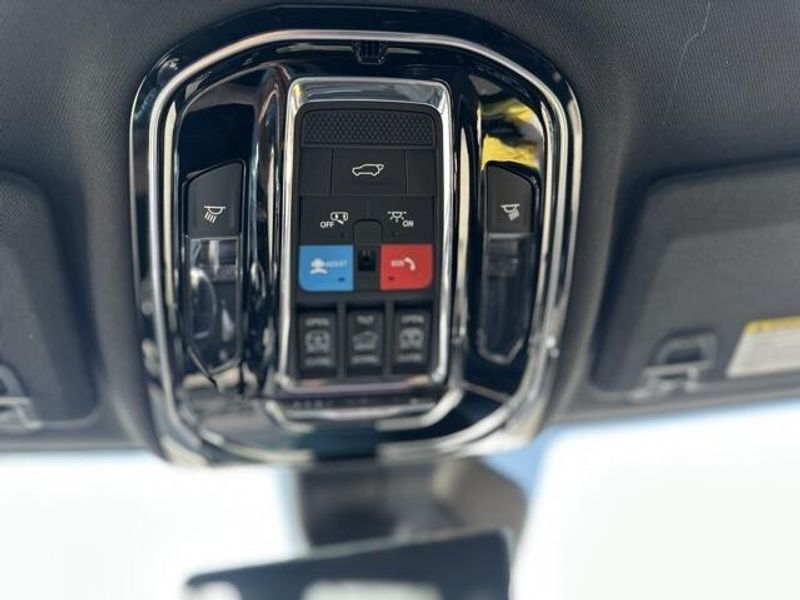 Used 2024 Jeep Grand Cherokee L OverlandImage 17
