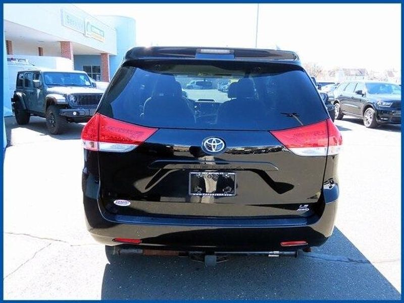 2014 Toyota Sienna LEImage 6