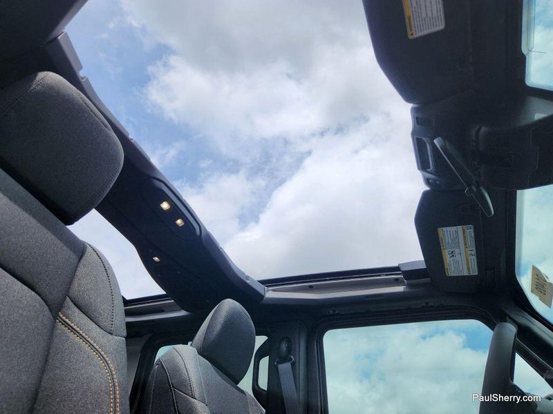 New 2025 Jeep Wrangler 4-door SaharaImage 30