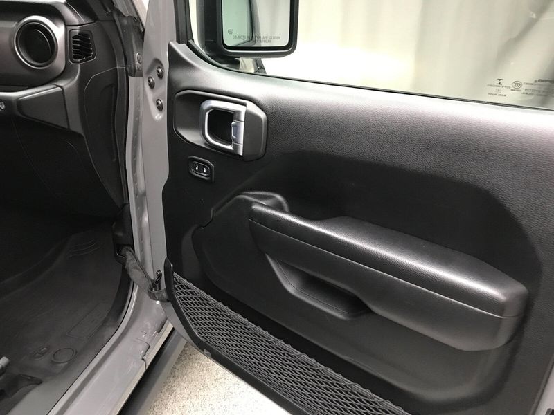 2021 Jeep Gladiator Willys photo 23