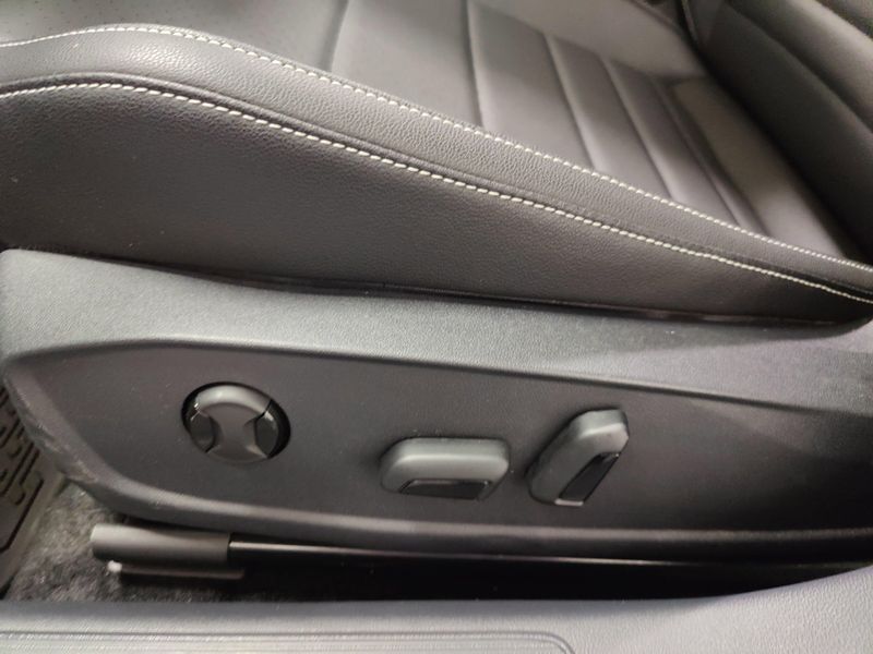 Used 2024 Volkswagen Jetta SE w/SunroofImage 14