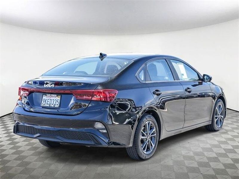Used 2024 Kia Forte LXSImage 8