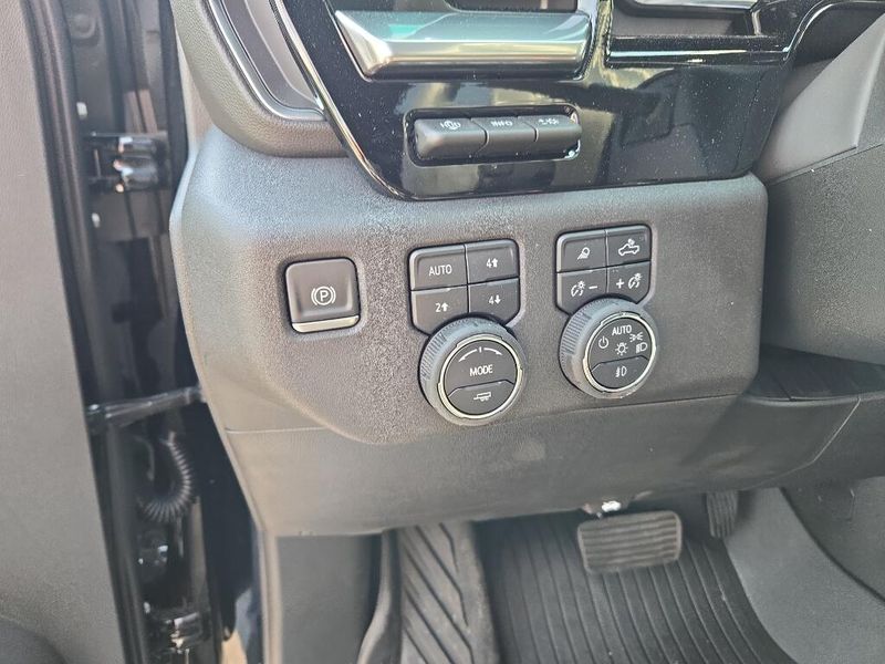 2025 Chevrolet Silverado High Country photo 9