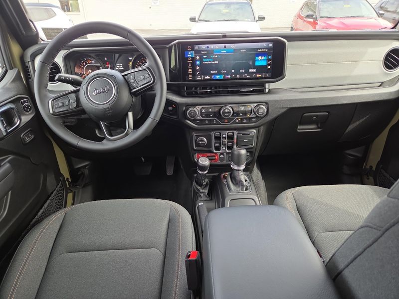 2025 Jeep Gladiator Willys photo 11