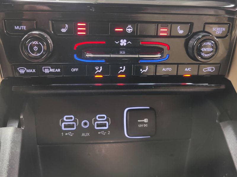 Used 2024 Jeep Grand Cherokee Limited Black 4X4 w/SunroofImage 21