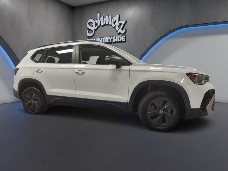 Used 2025 Volkswagen Taos SImage 3