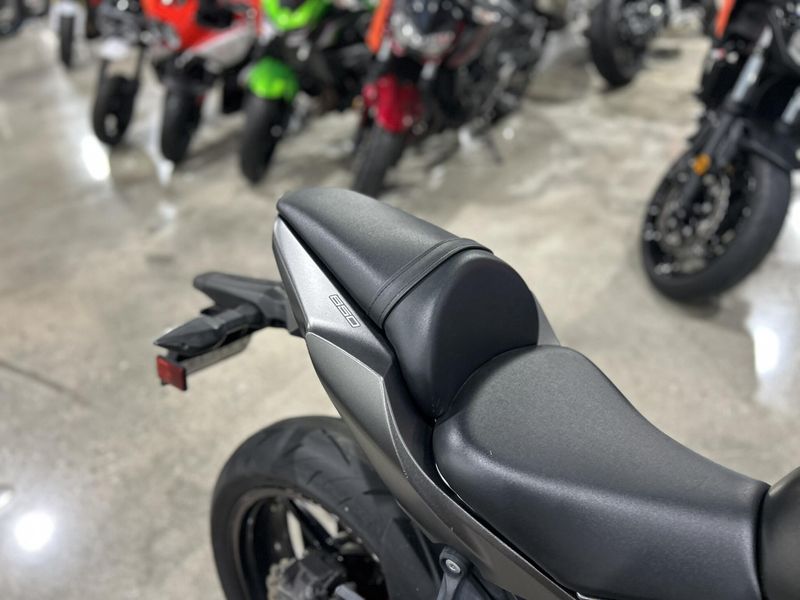Used 2022 Kawasaki NINJA 650 Image 5