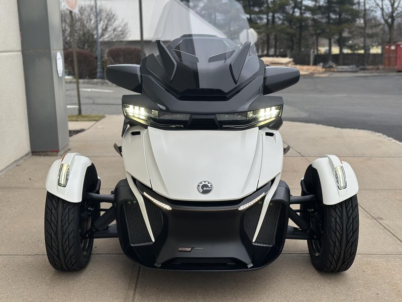 2024 Can-Am SPYDER RT SEA TO SKYImage 4