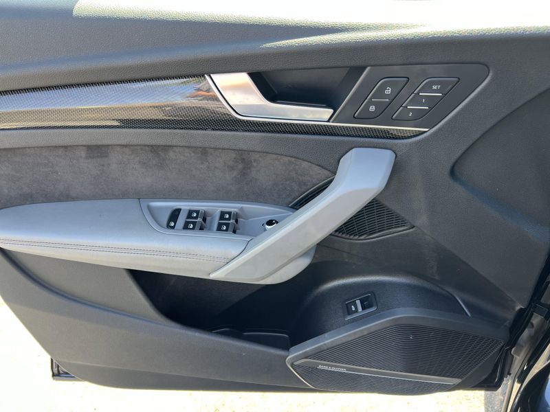 Used 2018 Audi SQ5 PrestigeImage 5