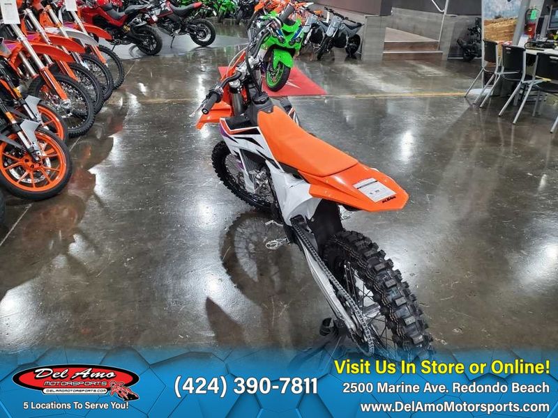 2024 KTM 450 SX-F  in a ORANGE exterior color. Del Amo Motorsports of Redondo Beach (424) 304-1660 delamomotorsports.com 