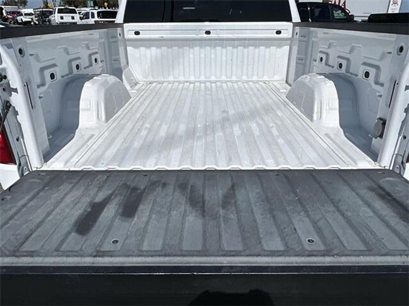 2022 Chevrolet Silverado LT photo 15